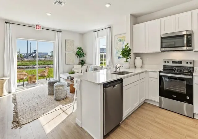 5th image of 4005 Gold Dust Ln, Sarasota, FL 34243 | MLS# A4701747