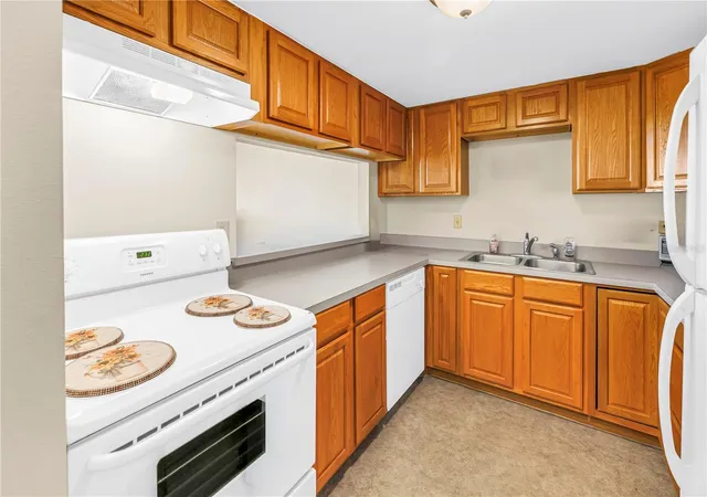 Photo 4 of Condo for sale at 7701 Starkey Rd #521, Seminole, FL 33777 | MLS# TB8534823 | Listing updated on 2026-09-27