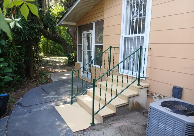 Photo 3 of Single family home for sale at 2005 Jefferson Ave, Sanford, FL 32771 | MLS# O6429878 | Listing updated on 2026-08-20