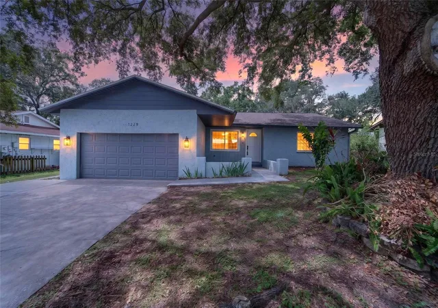 Photo 1 of Single family home for sale at 1229 Oak Valley Dr, Seffner, FL 33584 | MLS# TB8534833 | Listing updated on 2026-09-13