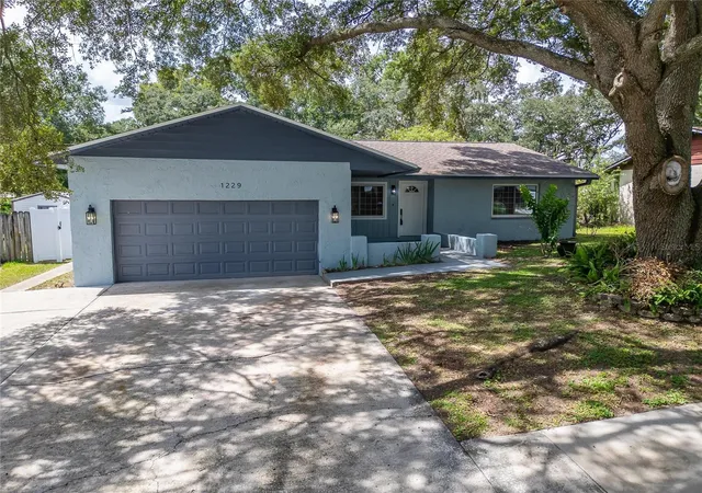 Photo 2 of Single family home for sale at 1229 Oak Valley Dr, Seffner, FL 33584 | MLS# TB8534833 | Listing updated on 2026-09-13