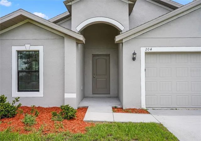 Photo 5 of Single family home for sale at 204 Hyacinth Ct, Kissimmee, FL 34759 | MLS# O6429889 | Listing updated on 2026-08-24