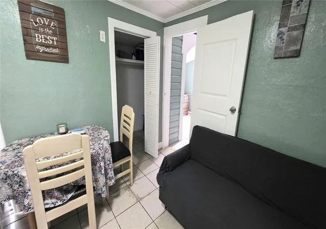5th image of 2031 4Th St, Sarasota, FL 34237 | MLS# A4701774