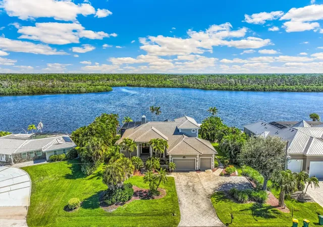 Photo 4 of Single family home for sale at 390 Coral Crk Dr, Placida, FL 33946 | MLS# D6148273 | Listing updated on 2026-10-16