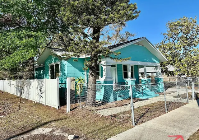 Photo 1 of Single family home for sale at 1504 E 33rd Avenue, Tampa, FL 33610 | MLS# TB8534866 | Listing updated on 2026-08-13
