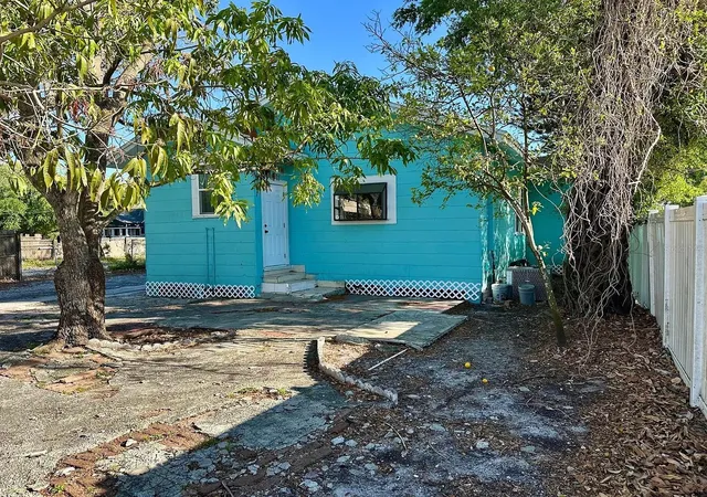 Photo 3 of Single family home for sale at 1504 E 33rd Avenue, Tampa, FL 33610 | MLS# TB8534866 | Listing updated on 2026-08-13