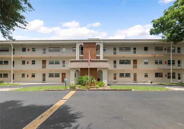 Photo 4 of Condo for sale at 5880 38th Avenue N #109, Saint Petersburg, FL 33710 | MLS# TB8534867 | Listing updated on 2026-10-20