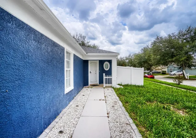 Photo 3 of Single family home for sale at 701 Periwinkle Pointe Pl, Seffner, FL 33584 | MLS# TB8534875 | Listing updated on 2026-09-19