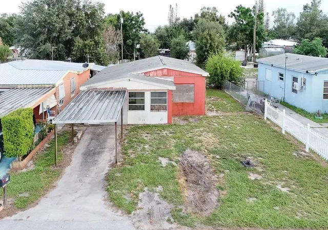 Photo 1 of Single family home for sale at 99 Yale Ave, Frostproof, FL 33843 | MLS# L4963965 | Listing updated on 2026-09-28