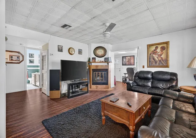 3rd image of 1865 Cedarwood Dr, Melbourne, FL 32935 | MLS# O6429940