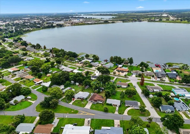 Photo 4 of Single family home for sale at 1557 N Lake Shipp Dr SW, Winter Haven, FL 33880 | MLS# L4963966 | Listing updated on 2026-10-11