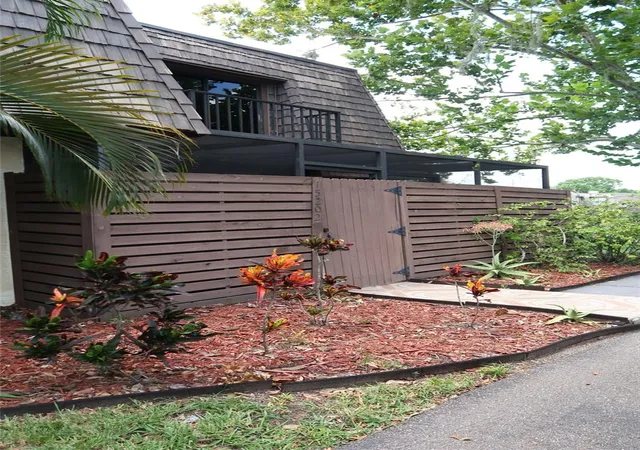 Photo 2 of Condo for sale at 15202 E Pond Woods Dr #9, Tampa, FL 33618 | MLS# R4911740 | Listing updated on 2026-08-04