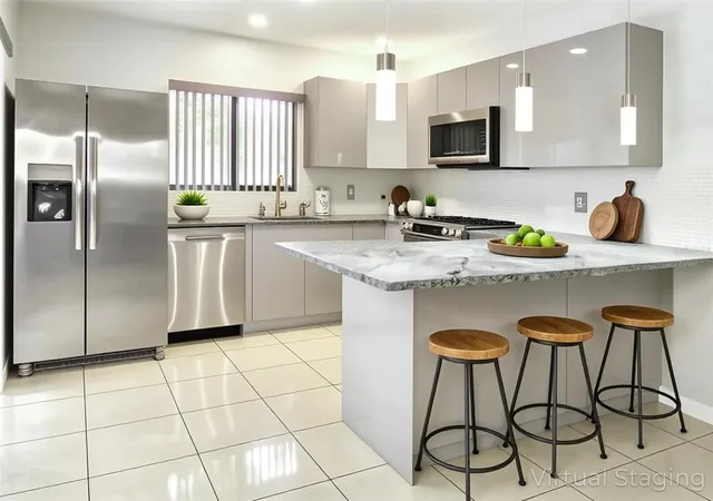 Photo 3 of Condo for sale at 15202 E Pond Woods Dr, Tampa, FL 33618 | MLS# R4911740 | Listing updated on 2026-09-29