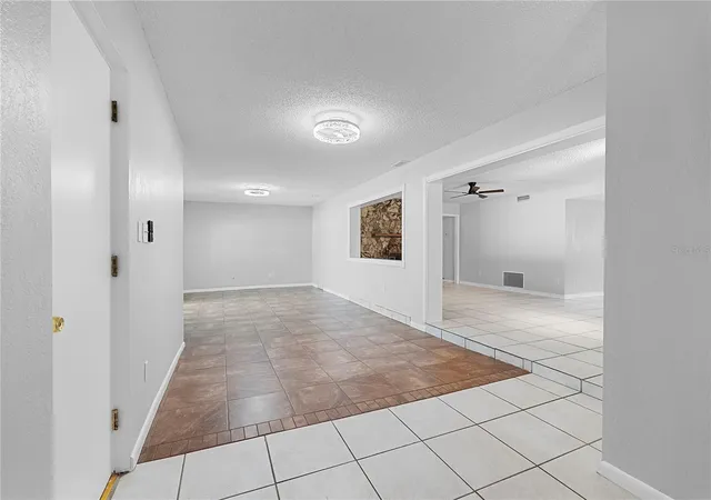 Photo 3 of Single family home for sale at 165 Duncan Trl, Longwood, FL 32779 | MLS# O6429951 | Listing updated on 2026-10-09