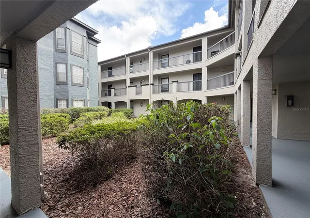 3rd image of 13210 Arbor Isle Dr, Temple Terrace, FL 33637