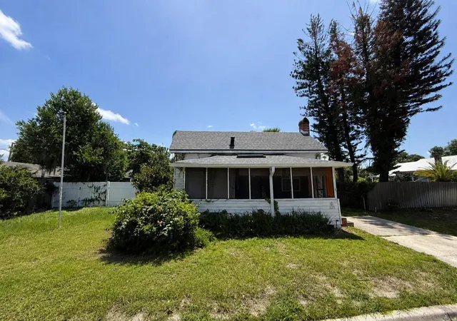 Photo 2 of Single family home for sale at 1101 N Hampton Ave, Orlando, FL 32803 | MLS# O6429956 | Listing updated on 2026-09-08