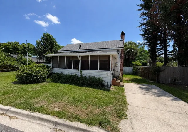 Photo 3 of Single family home for sale at 1101 N Hampton Ave, Orlando, FL 32803 | MLS# O6429956 | Listing updated on 2026-09-08