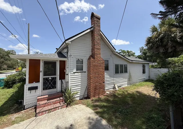Photo 3 of Single family home for sale at 1101 N Hampton Ave, Orlando, FL 32803 | MLS# O6429956 | Listing updated on 2026-09-08