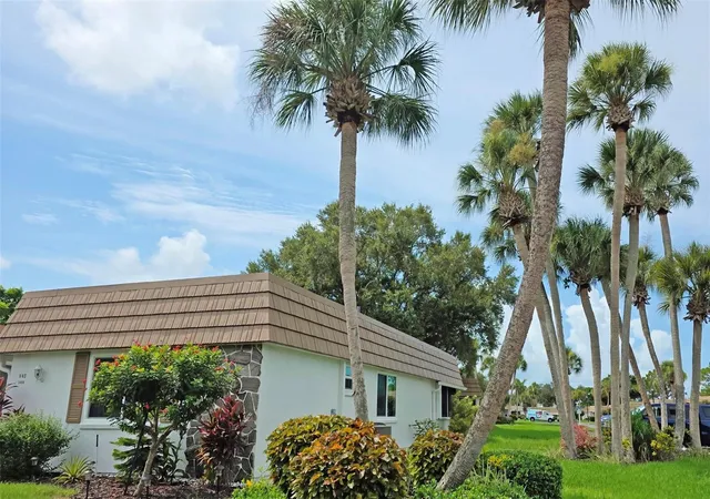 Photo 2 of Single family home for sale at 5468 Riverbluff Cir #V-40, Sarasota, FL 34231 | MLS# A4701787 | Listing updated on 2026-09-06