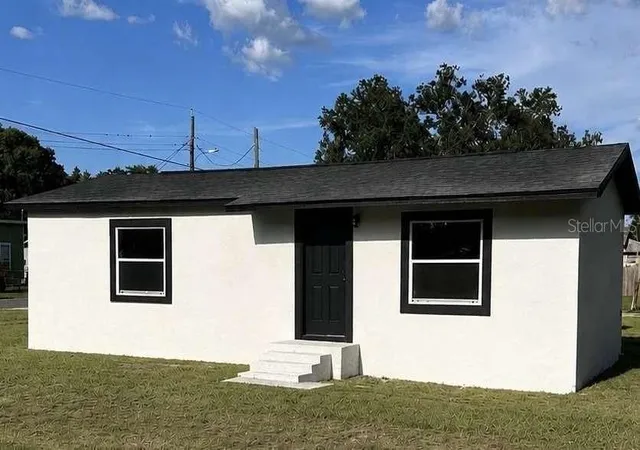 Photo 1 of Sale Pending at 3329 Lynn Dr, Lakeland, FL 33805 | MLS# TB8534922 | Listing updated on 2026-10-15