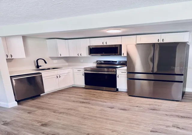 Photo 1 of Sale Pending at 3329 Lynn Dr, Lakeland, FL 33805 | MLS# TB8534922 | Listing updated on 2026-10-15