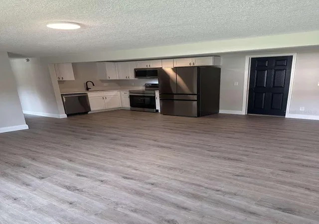 Photo 2 of Sale Pending at 3329 Lynn Dr, Lakeland, FL 33805 | MLS# TB8534922 | Listing updated on 2026-10-15