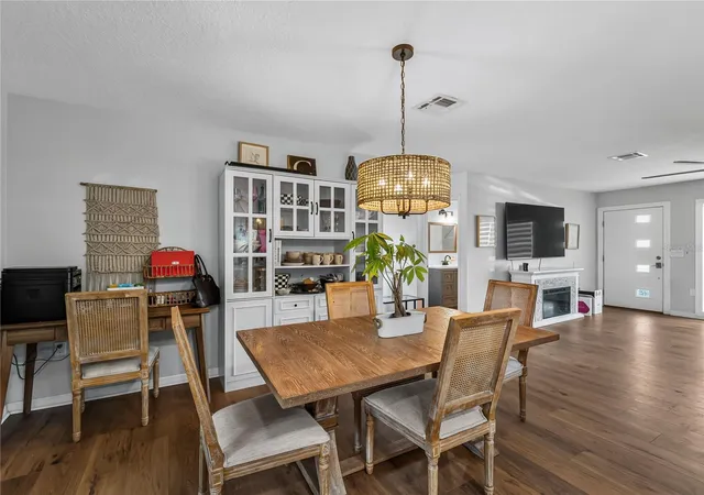 Photo 4 of Single family home for sale at 2915 Webber St, Sarasota, FL 34239 | MLS# TB8534928 | Listing updated on 2026-10-07