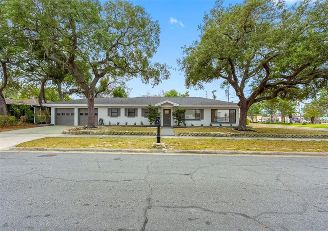 3rd image of 1005 Apache Trl, Clearwater, FL 33755 | MLS# TB8534938