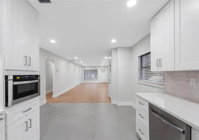 4th image of 1005 Apache Trl, Clearwater, FL 33755 | MLS# TB8534938