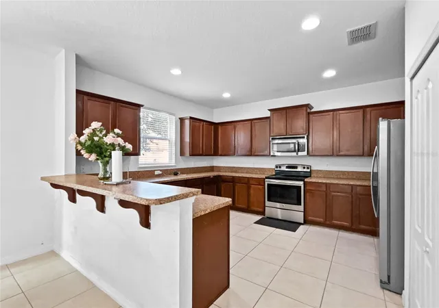 4th image of 16100 Yelloweyed Dr, Clermont, FL 34714 | MLS# O6429998