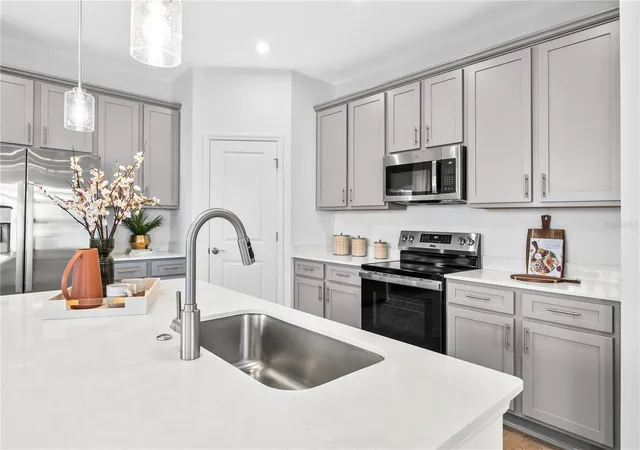 Photo 4 of Sale Pending at 10176 Morning Meadowlark Trl, Parrish, FL 34219 | MLS# TB8535008 | Listing updated on 2026-10-14