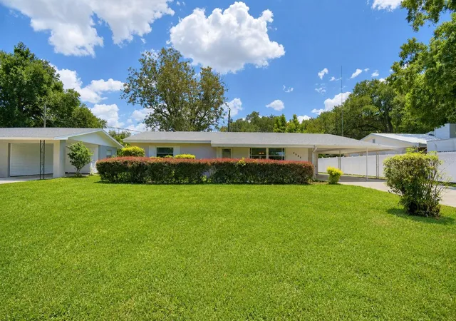Photo 1 of Single family home for sale at 2521 Mccranie Pl, Lakeland, FL 33801 | MLS# L4963972 | Listing updated on 2026-08-15