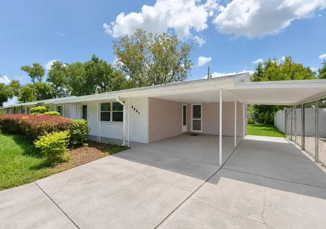 Photo 2 of Single family home for sale at 2521 Mccranie Pl, Lakeland, FL 33801 | MLS# L4963972 | Listing updated on 2026-08-15