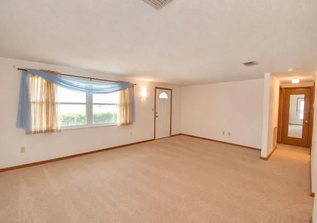 Photo 3 of Single family home for sale at 2521 Mccranie Pl, Lakeland, FL 33801 | MLS# L4963972 | Listing updated on 2026-08-15