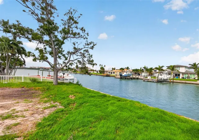 4th image of 643 Normandy Rd, Madeira Beach, FL 33708 | MLS# TB8535016