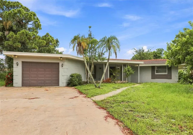 Photo 4 of Single family home for sale at 131 Degas Dr, Nokomis, FL 34275 | MLS# C7529096 | Listing updated on 2026-09-19
