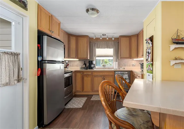 5th image of 198 Tankey Dr, Palmetto, FL 34221 | MLS# A4701818