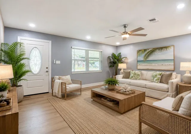 2nd image of 730 E 9th St, Apopka, FL 32703 | MLS# TB8535066