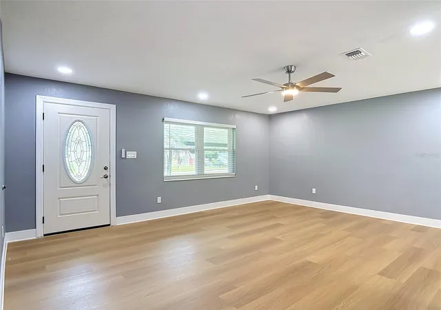 3rd image of 730 E 9Th St, Apopka, FL 32703 | MLS# TB8535066