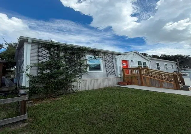Photo 2 of Manufactured home for sale at 950 Lake Cvs Trl, Lakeland, FL 33813 | MLS# L4963975 | Listing updated on 2026-10-07