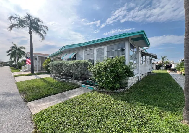 3rd image of 18675 Us Hwy 19 N #470, Clearwater, FL 33764 | MLS# TB8535087
