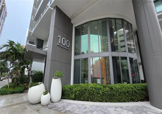 Photo 2 of Condo for sale at 100 1st Avenue N #2406, Saint Petersburg, FL 33701 | MLS# C7529103 | Listing updated on 2026-08-03