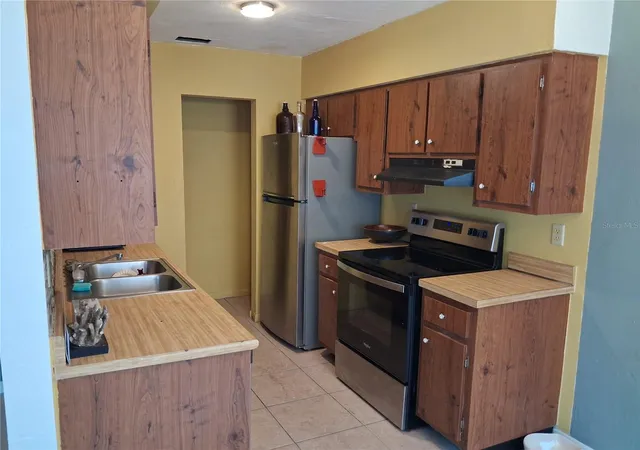 Photo 3 of Condo for sale at 1977 SW 69th Drive, Gainesville, FL 32607 | MLS# A4701843 | Listing updated on 2026-08-14