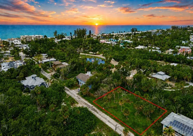 1st image of 561 Gulf Bay Rd, Longboat Key, FL 34228 | MLS# A4701851