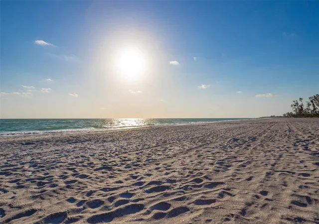 4th image of 561 Gulf Bay Rd, Longboat Key, FL 34228 | MLS# A4701851