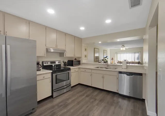 2nd image of 7805 Amberlea Ct, Temple Terrace, FL 33637 | MLS# A4701854