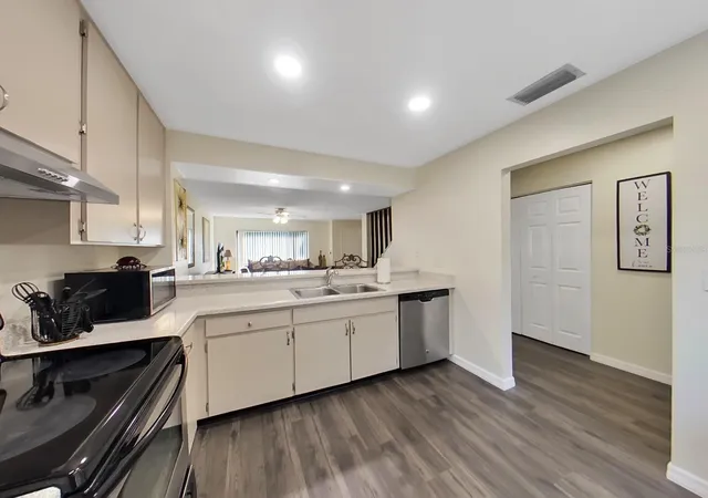 Photo 3 of Condo for sale at 7805 Amberlea Ct, Temple Terrace, FL 33637 | MLS# A4701854 | Listing updated on 2026-10-03
