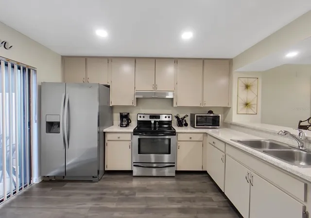 Photo 4 of Condo for sale at 7805 Amberlea Ct, Temple Terrace, FL 33637 | MLS# A4701854 | Listing updated on 2026-10-03