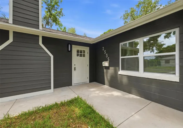 Photo 3 of Single family home for sale at 2535 19th Street S, Saint Petersburg, FL 33712 | MLS# TB8535143 | Listing updated on 2026-08-10