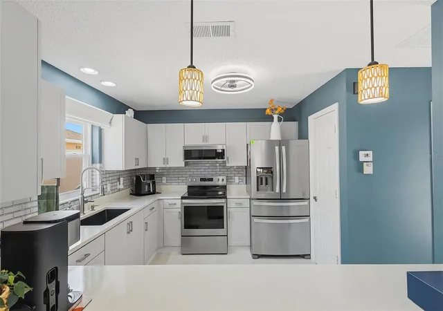 Photo 3 of Single family home for sale at 868 Oviedo Rd, Lady Lake, FL 32159 | MLS# G5115927 | Listing updated on 2026-09-25